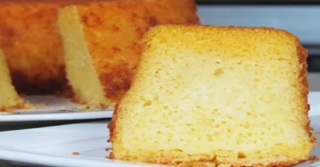 Bolo de Fubá com Queijo