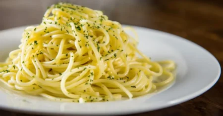 Macarrão ao Alho e Óleo: Uma Receita Simples e Cheia de Sabor