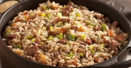 Receita de Arroz Carreteiro: Tradição e Sabor Gaúcho em um Prato