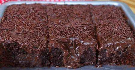 Bolo de Chocolate Molhadinho