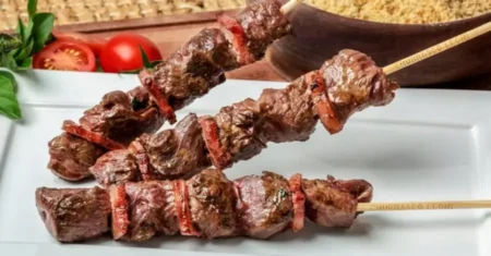 5 Passos para Preparar Deliciosos Espetinhos de Churrasco em Casa